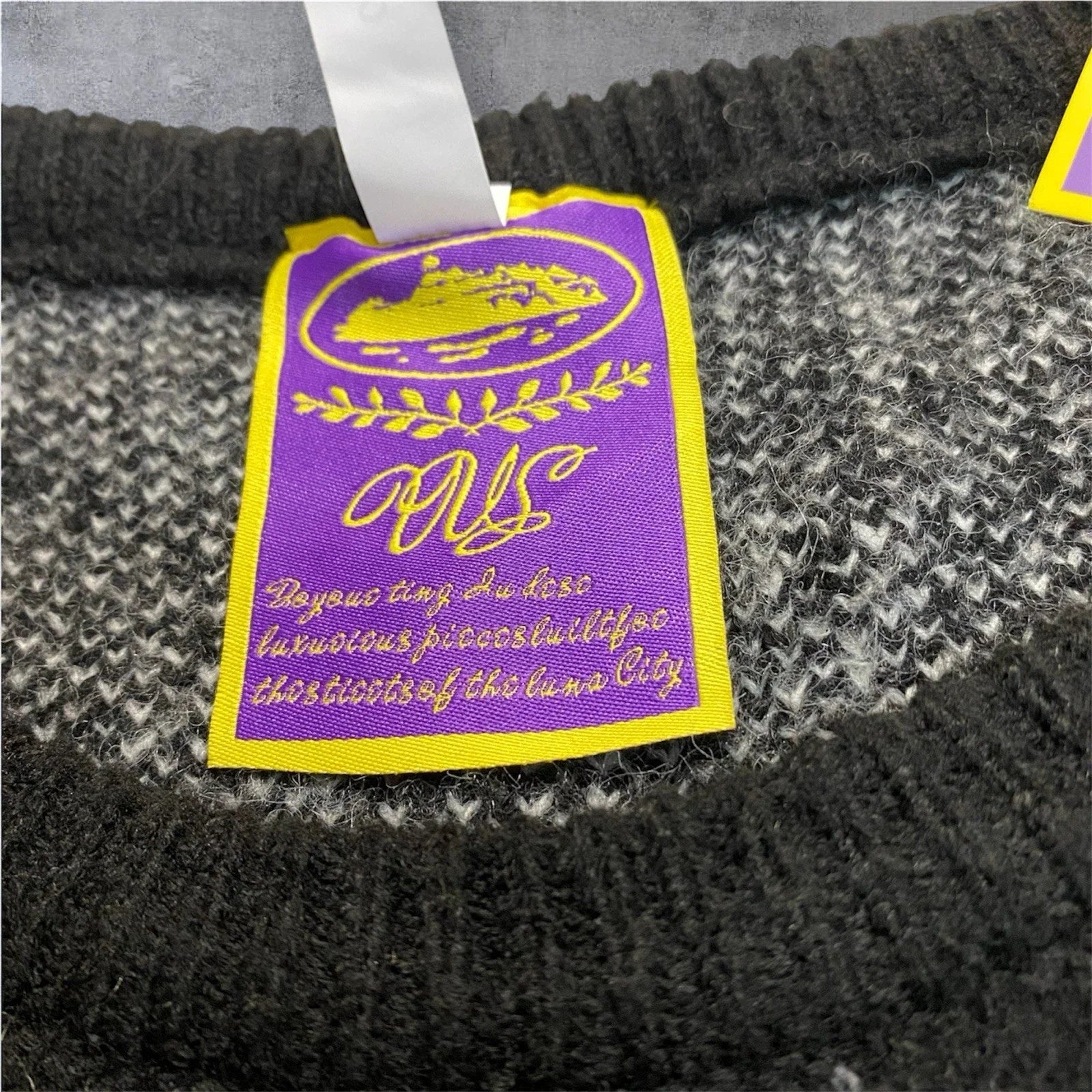 CB - SWEATER